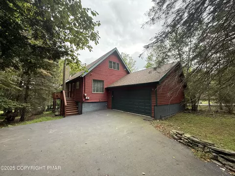 63 S Fairway Dr, Lake Ariel, PA 18436