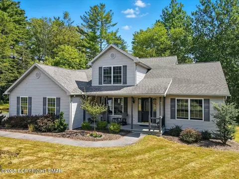 1319 Poulos Ct, Stroudsburg, PA 18360