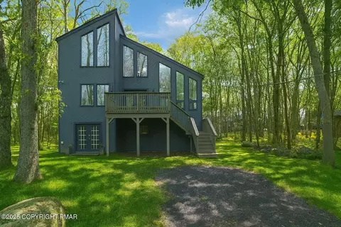 3299 Greenbriar Dr, East Stroudsburg, PA 18301