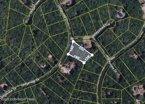 Ledgeview Drive, Hawley, PA 18428