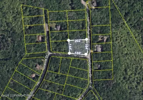 Ledgerview Court, Hawley, PA 18428