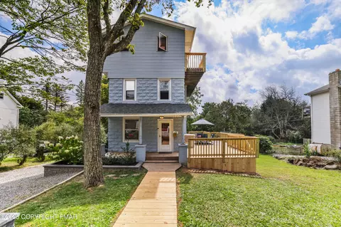 29 Reeder St, Mount Pocono, PA 18344