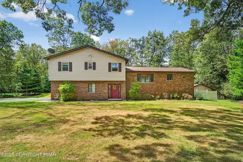 6284 Cardinal Dr, East Stroudsburg, PA 18301