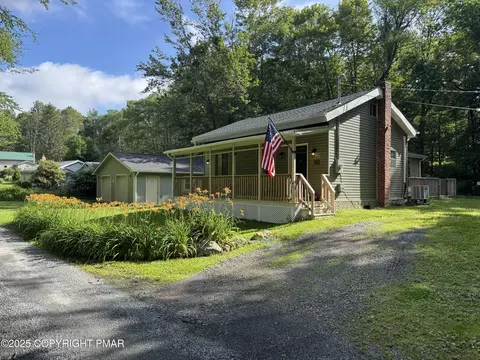 18 Shady Ln, Gouldsboro, PA 18424