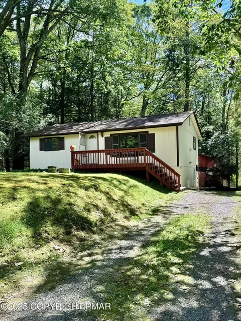118 Owassa Dr, Pocono Lake, PA 18347