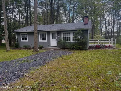 19 Sherman Dr, Tobyhanna, PA 18466