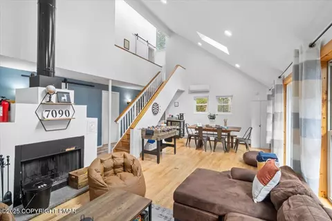7090 Cypress Ln, Tobyhanna, PA 18466