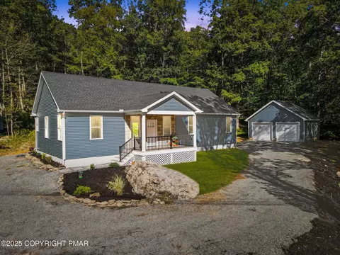 811 Snow Hill Rd, Cresco, PA 18326