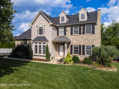 4311 Shadowstone Dr, Easton, PA 18040