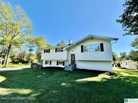 104 Hemlock Ln, Sciota, PA 18354