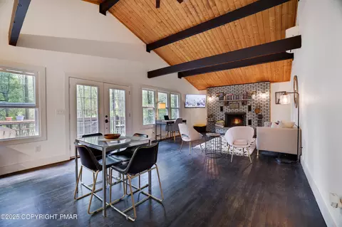 9871 Deerwood Dr, Tobyhanna, PA 18466