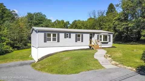 1225 Meyer Dr, Walnutport, PA 18088