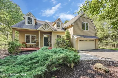 203 Wild Pines Dr, Pocono Pines, PA 18350