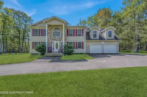 205 Minsi Trl W, Long Pond, PA 18334