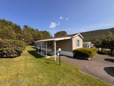 8 Matthew Ln, Kunkletown, PA 18058