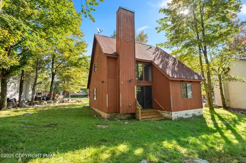 7172 Mountain Dr, Tobyhanna, PA 18466