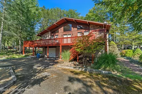 7261 Long Pine Dr, Tobyhanna, PA 18466