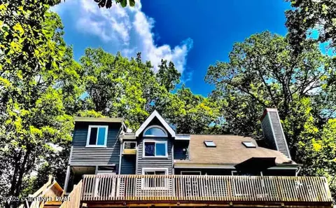 1026 Hampstead Rd, Bushkill, PA 18324