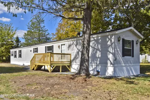 112 Dewey Ln, Stroudsburg, PA 18360