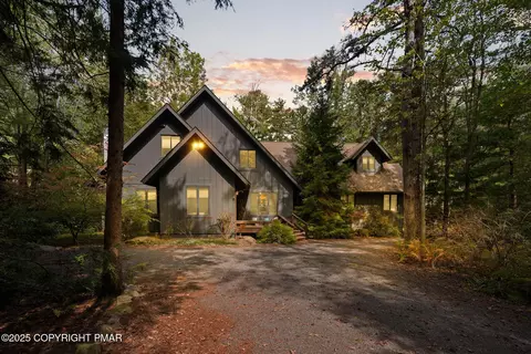 169 Split Rock Ln, Pocono Pines, PA 18350