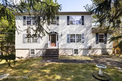 9839 Deerwood Dr, Tobyhanna, PA 18466