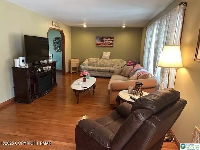 Living - 216 Blaine St, Bangor, PA 18013 photo 2 of 2