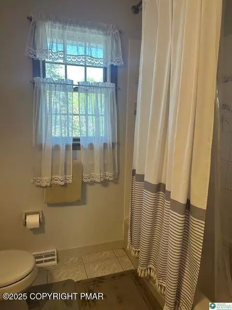 Bath - 216 Blaine St, Bangor, PA 18013 photo 2 of 3