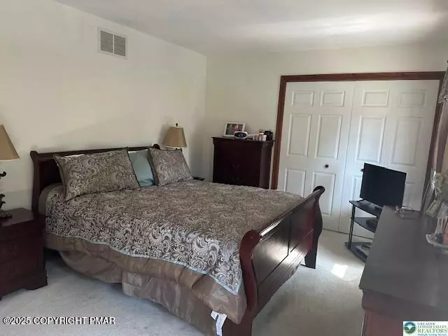 Bedroom - 216 Blaine St, Bangor, PA 18013 photo 7 of 10