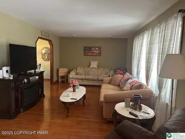 Living - 216 Blaine St, Bangor, PA 18013 photo 1 of 2