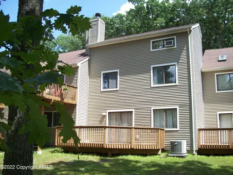 3314 Windermere Dr, Bushkill, PA 18324