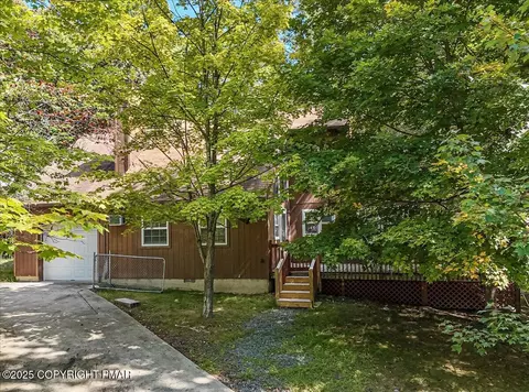 153 Segatti Cir, Bushkill, PA 18324