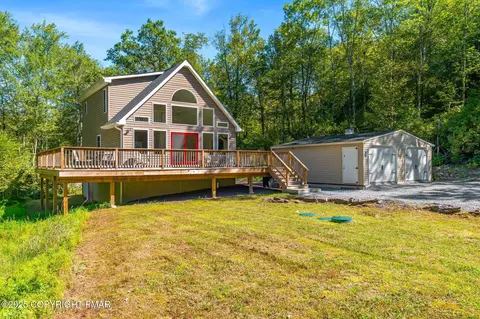 40 Mushroom Ln, Albrightsville, PA 18210