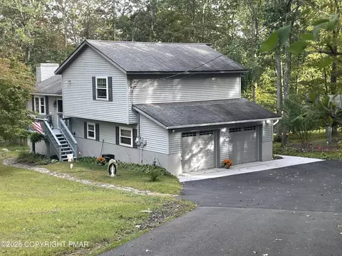 1214 St Anton Ct, Henryville, PA 18332