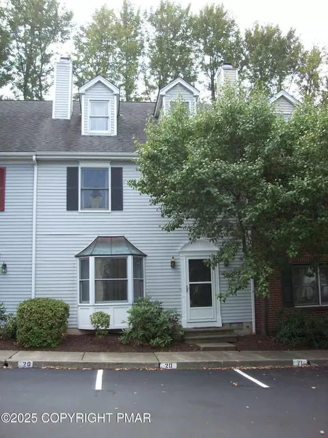 124 Eaglesmere Cir, East Stroudsburg, PA 18301