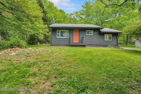 216 Sutton Pl, Pocono Summit, PA 18346