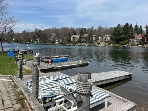 92 S Lake Dr, Lake Harmony, PA 18624
