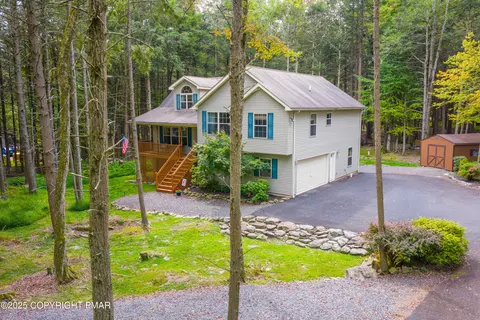 176 Sir Bradford Rd, Blakeslee, PA 18610