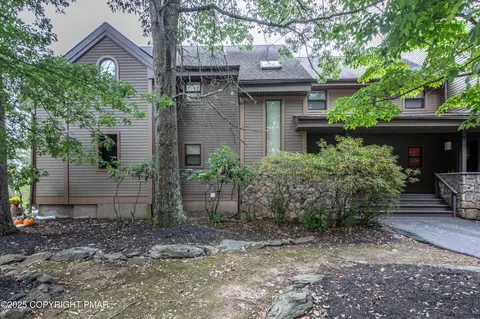 41 Sky View Dr # B, East Stroudsburg, PA 18302