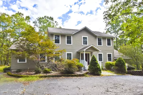 1058 Dewberry Dr, Hawley, PA 18428