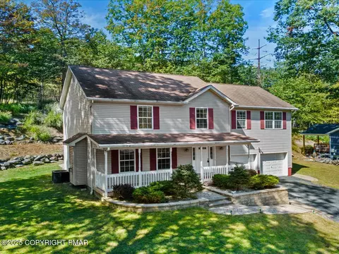 1135 Hunters Woods Dr, East Stroudsburg, PA 18301