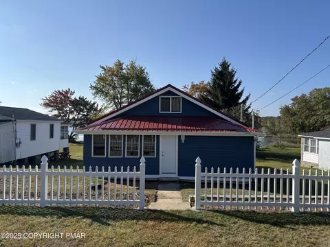 75 Third St, Gouldsboro, PA 18424