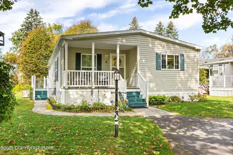 4 Hickory Hills Dr, Bath, PA 18014