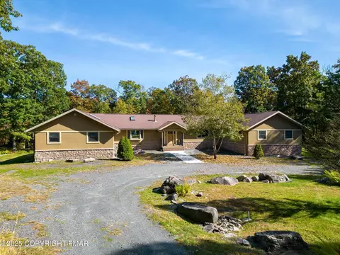 208 Rock Hill Dr, Dingmans Ferry, PA 18328