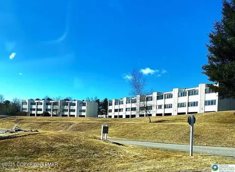 115 Foxfire Dr, Mount Pocono, PA 18344