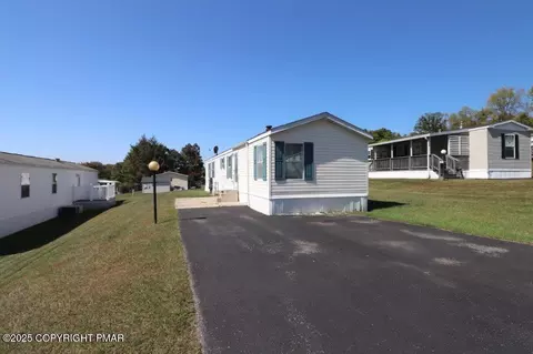 21 Hillside Pl, Kunkletown, PA 18058