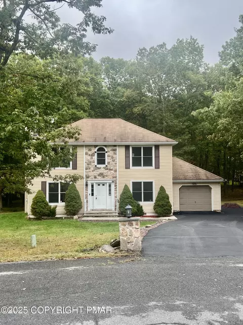 501 Bombur Ln, Tamiment, PA 18371