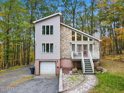 445 Hyland Dr, East Stroudsburg, PA 18301