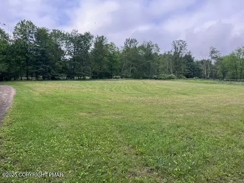 1163 Bush Rd, Cresco, PA 18326