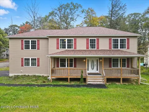 5258 Iroquois St, Tobyhanna, PA 18466