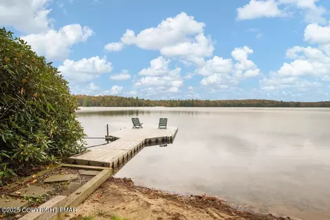 106 Waygood Way, Pocono Pines, PA 18350